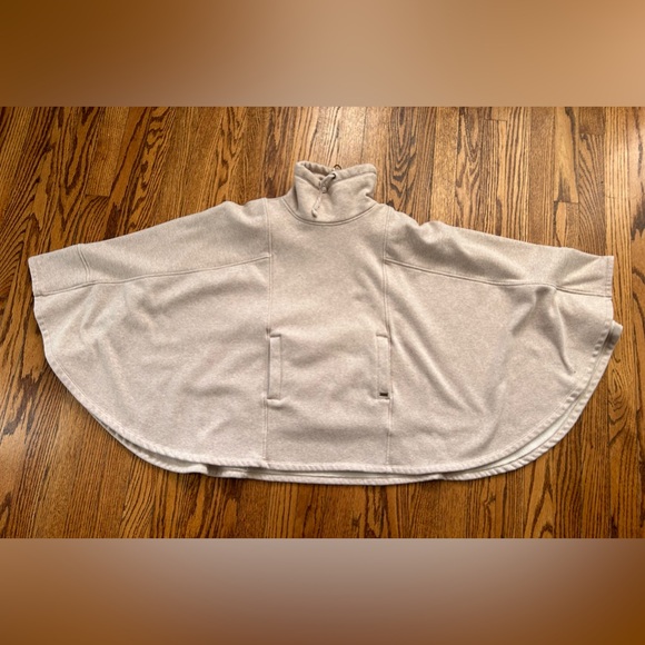 UGG Pichot Poncho Cape Jacket Oatmeal Beige Fleece Knit Sz S - Picture 6 of 6